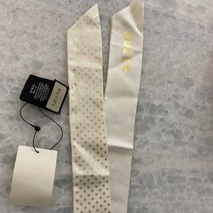 New Gucci Gold Star Neck Bow